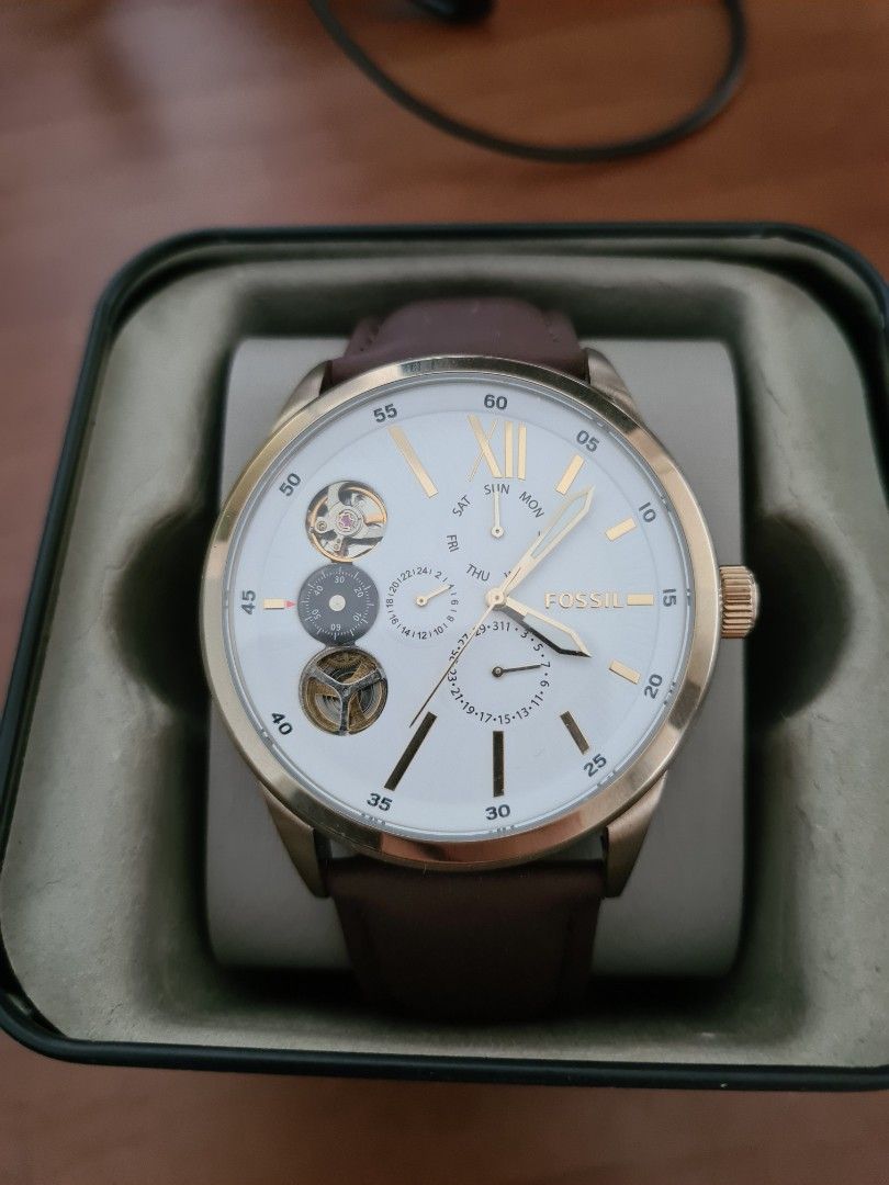 Fossil bq2218 top