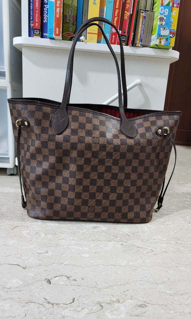 100% authentic) LV Damiere Ebene Neverfull Pouch - Depop