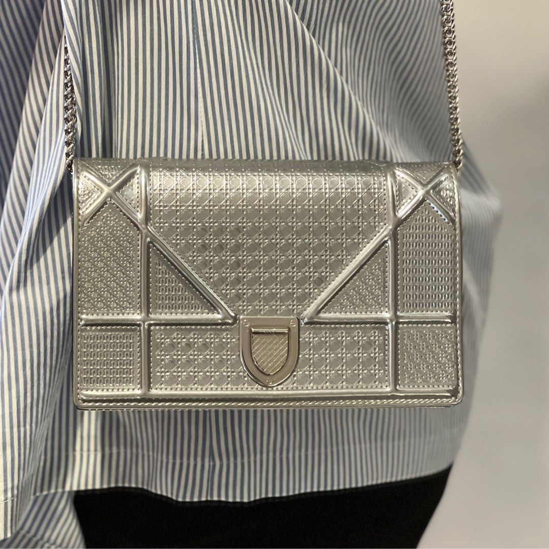 Diorama wallet deals on chain silver