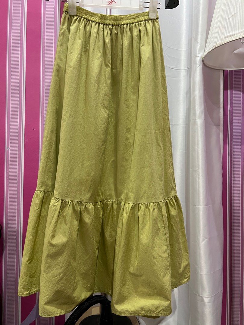 Gu skirt layered hijau pucuk pisang, Women's Fashion, Bottoms, Skirts ...