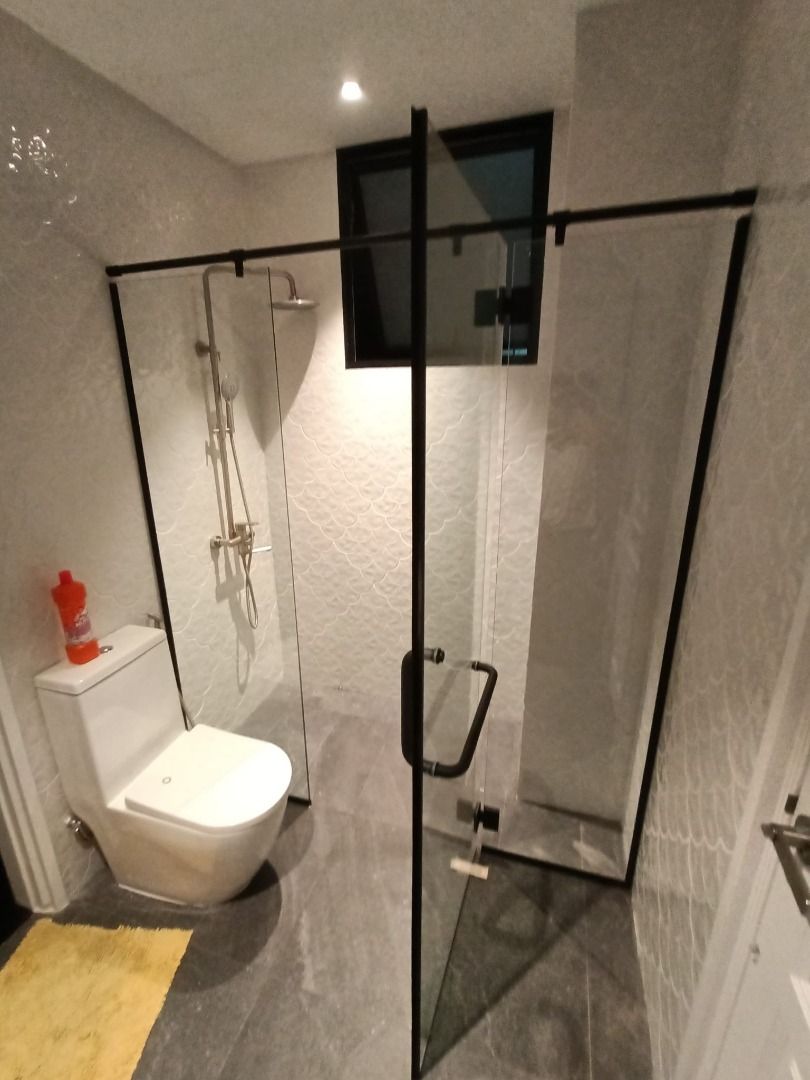 HDB Window/Grille/Casement/Top Hung/Shower Screen/bifold doors/sliding