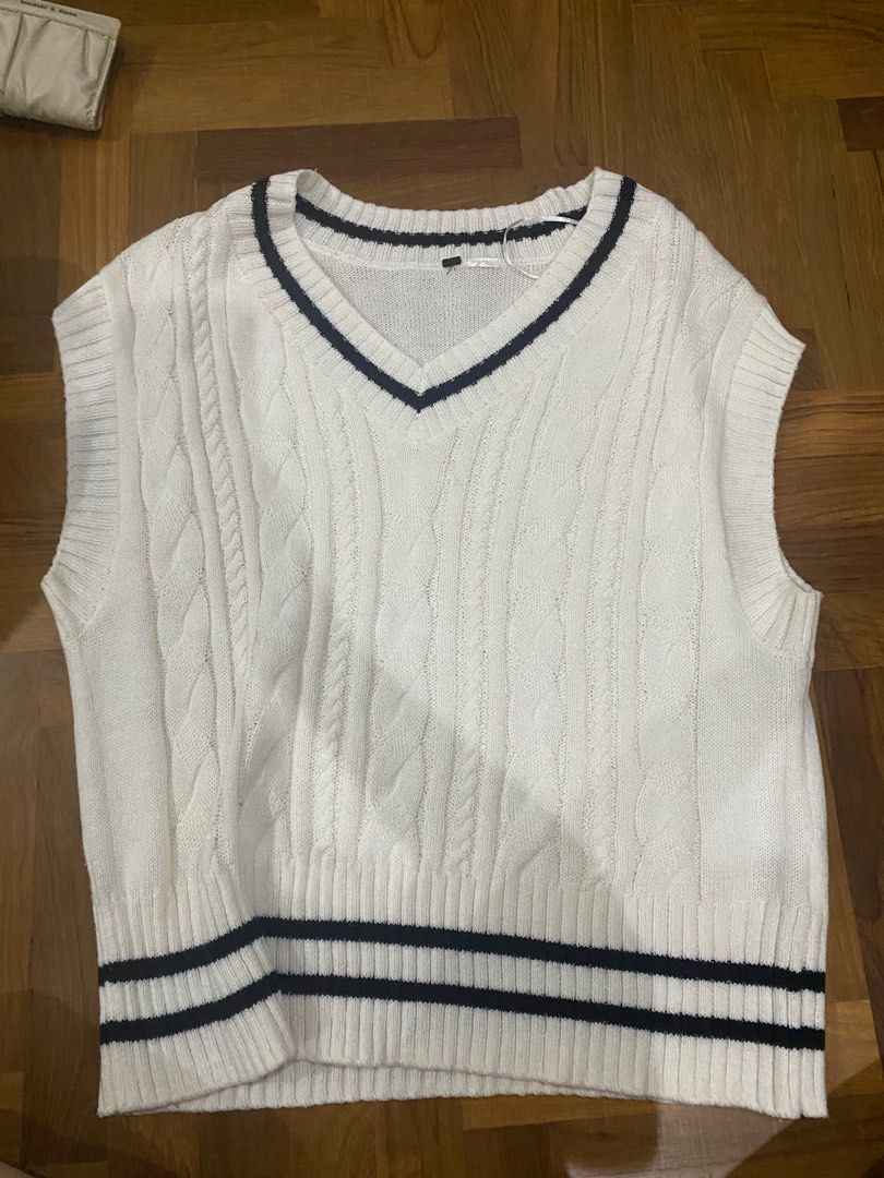 White sleeveless outlet sweater vest