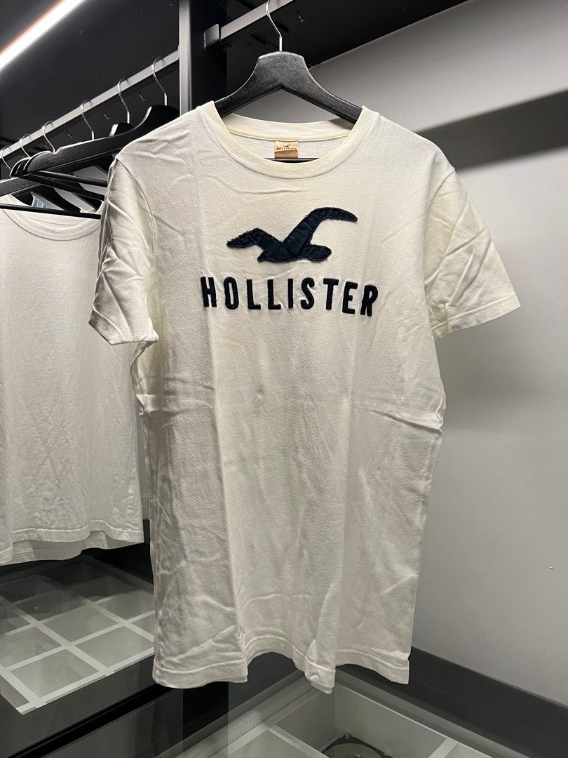 Hollister T-shirt - White, Men's Fashion, Tops & Sets, Tshirts & Polo  Shirts on Carousell