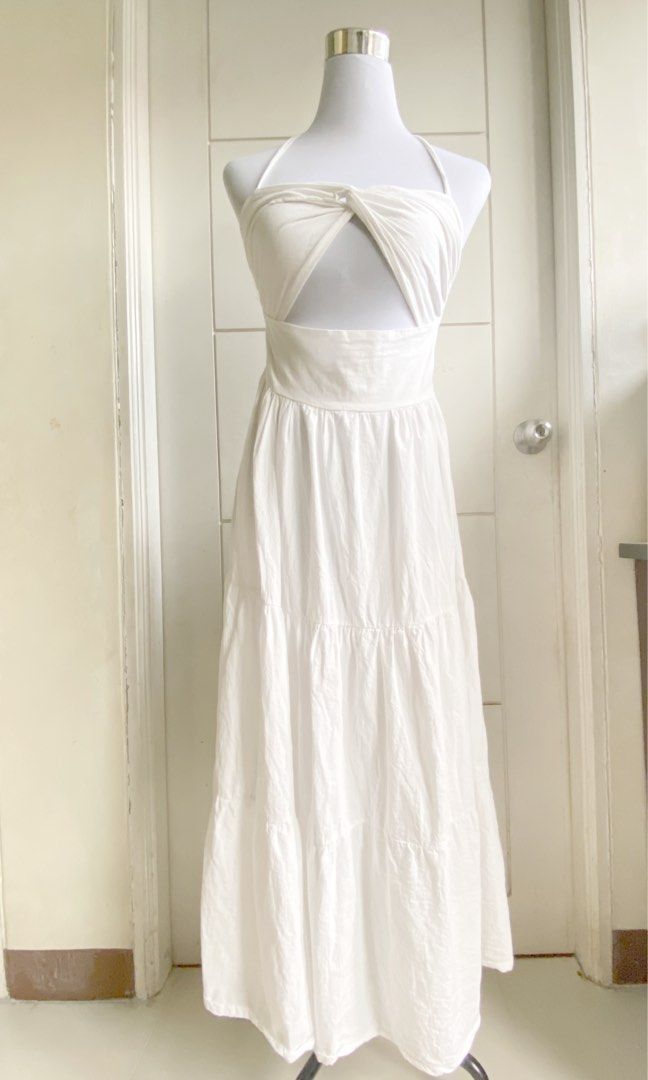 HQ Linen Maxi Dress (Category: Dresses) located in Marikina City. Submitted by stellarstyle (Listing ID 1244173871, Image 1). Description: Brand New. Never worn HQ linen maxi dress. Free size fits SMALL TO SEMI LARGE. Waist Line up to 34 inches, garterized to fit different body sizes.