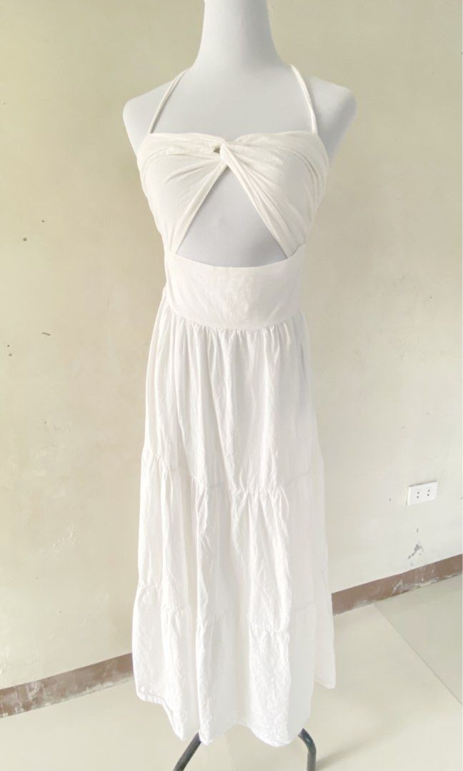 HQ Linen Maxi Dress (Category: Dresses) located in Marikina City. Submitted by stellarstyle (Listing ID 1244173871, Image 3). Description: Brand New. Never worn HQ linen maxi dress. Free size fits SMALL TO SEMI LARGE. Waist Line up to 34 inches, garterized to fit different body sizes.