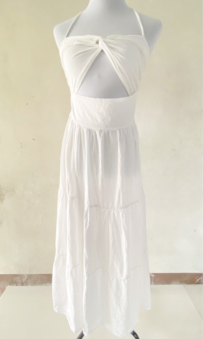 HQ Linen Maxi Dress (Category: Dresses) located in Marikina City. Submitted by stellarstyle (Listing ID 1244173871, Image 2). Description: Brand New. Never worn HQ linen maxi dress. Free size fits SMALL TO SEMI LARGE. Waist Line up to 34 inches, garterized to fit different body sizes.