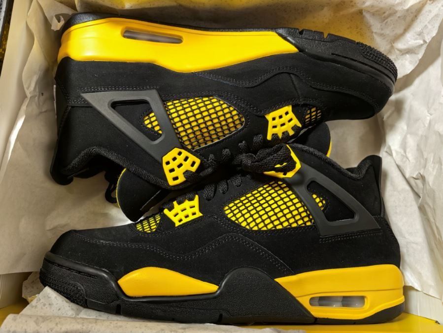 Jordan 4 Retro Thunder (2023) US10 / EU44, 男裝, 鞋, 波鞋- Carousell