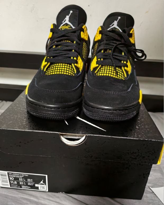 Jordan 4 Retro Thunder (2023) US10 / EU44, 男裝, 鞋, 波鞋- Carousell