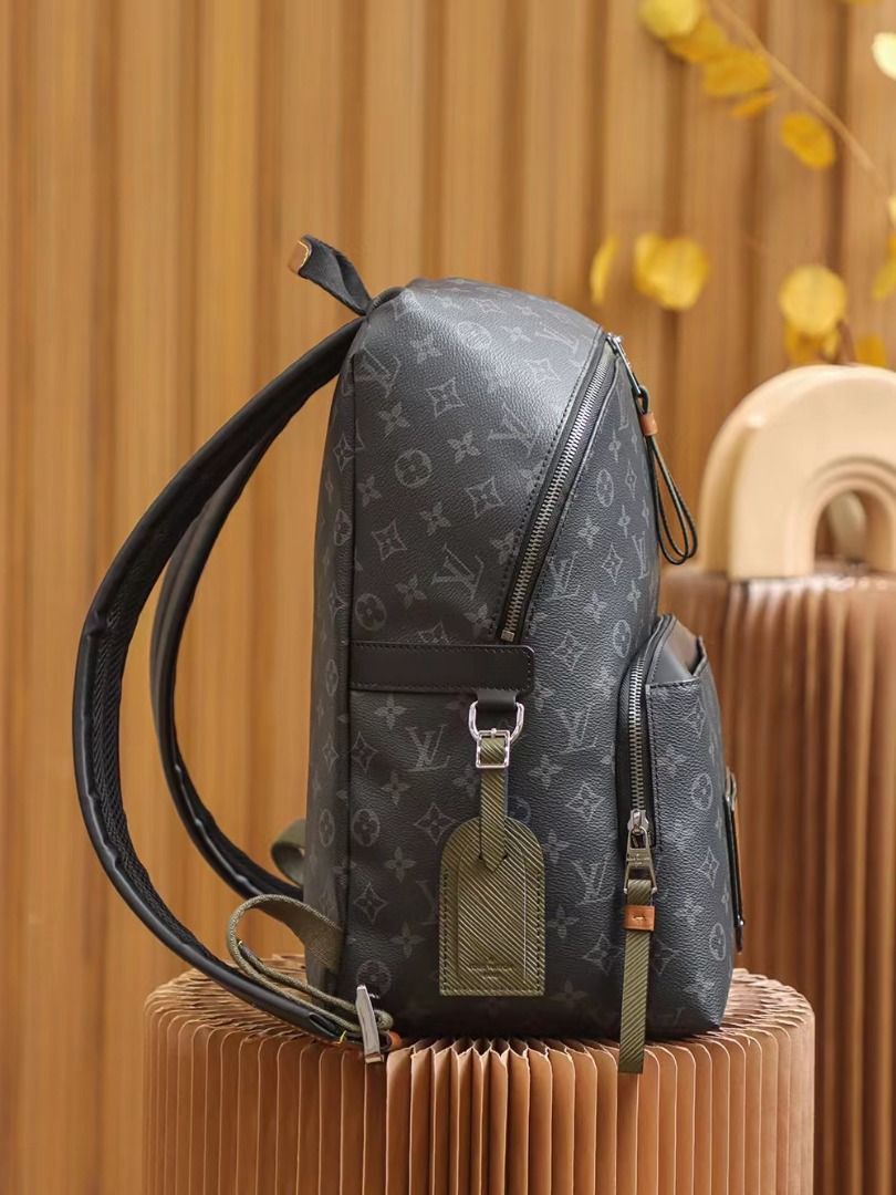 Louis Vuitton Discovery bercetak kanvas dan kulit Beg galas ayat beg galas  lelaki hitam, Luxury, Bags & Wallets on Carousell