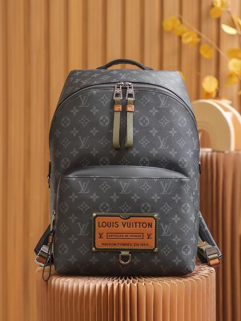 Louis Vuitton Discovery bercetak kanvas dan kulit Beg galas ayat beg galas  lelaki hitam, Luxury, Bags & Wallets on Carousell