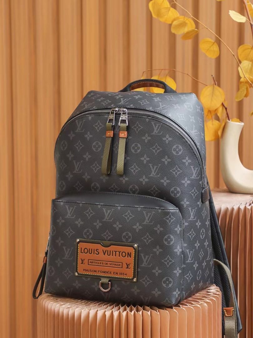 Louis Vuitton Discovery bercetak kanvas dan kulit Beg galas ayat beg galas  lelaki hitam, Luxury, Bags & Wallets on Carousell