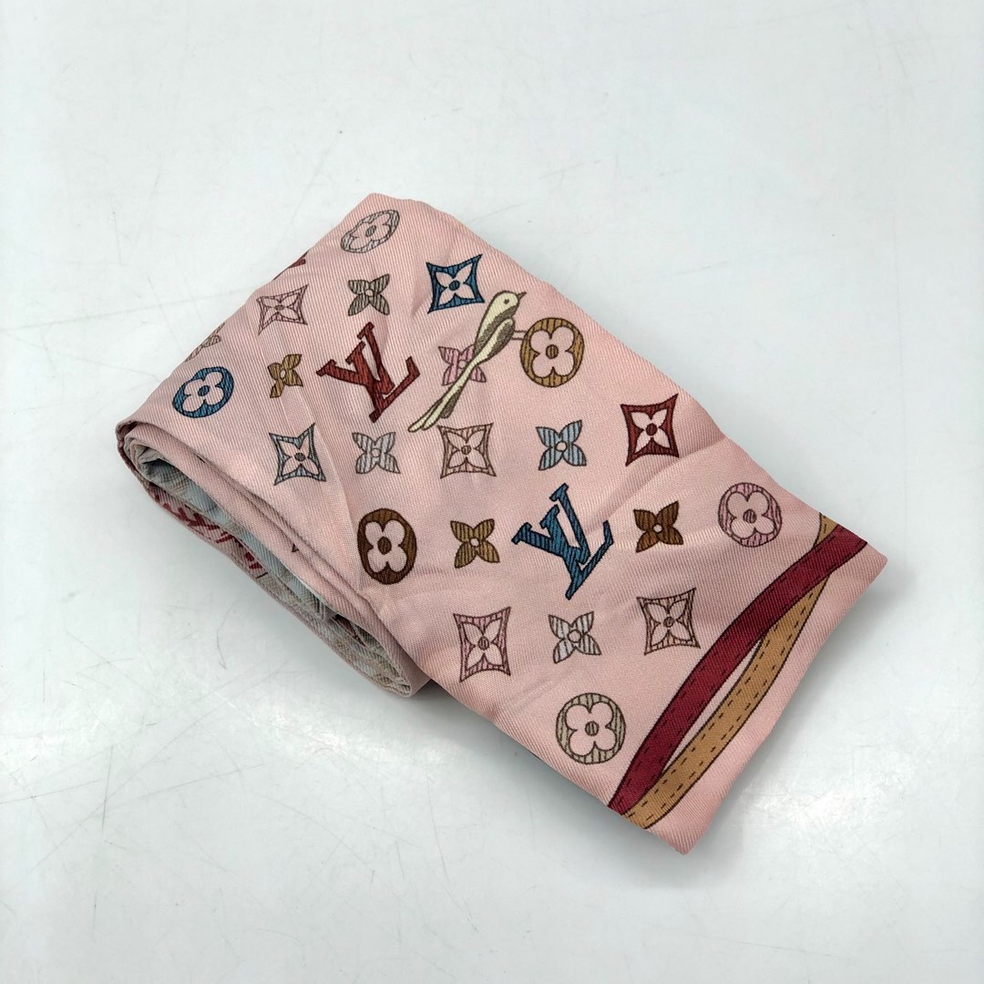 Louis Vuitton Monogram Classic Shawl Rose Poudre Silk