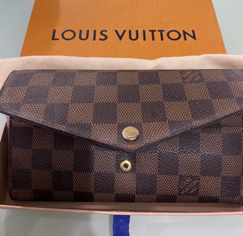 Louis Vuitton Sarah vs Emilie Wallet (Comparison) #louisvuitton