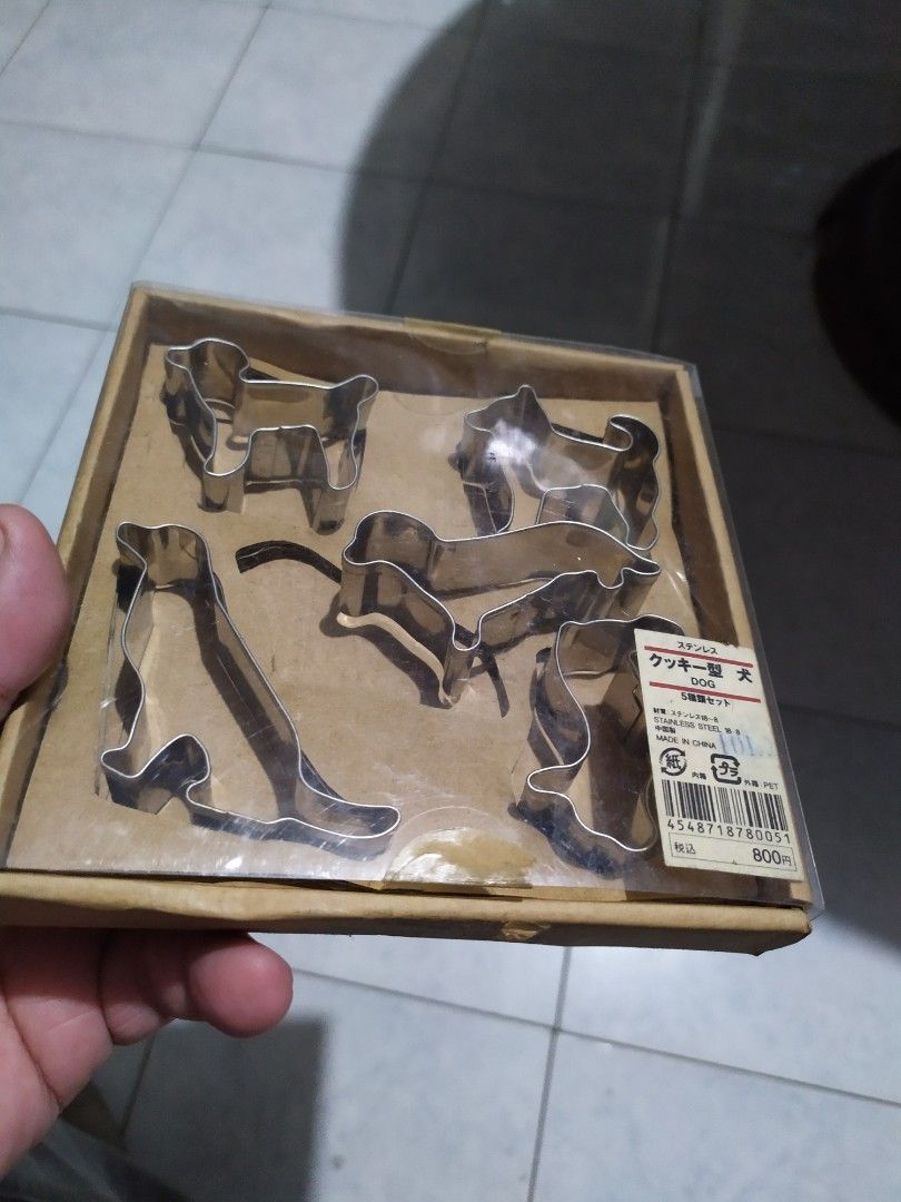 Muji baking molder (Category: Bakeware) located in Quezon City. Submitted by toys_r_here (Listing ID 1244141197, Image 2). Description: Muji baking molder As is po Pa check nlng ng condition sa pics What you see is what you get haggle pwede PM ME FOR MORE QUESTIONS First to pay gets the item ship pwed din Qc area near quezon ave. Payment pwede bdo bpi.