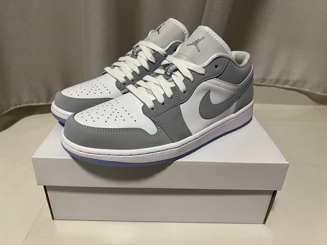 Air jordan 1 low wolf hotsell grey