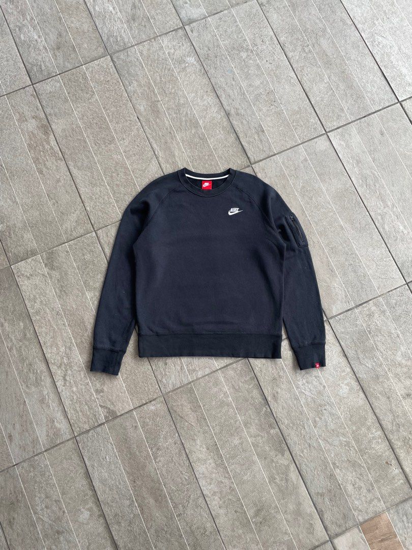 Black nike hotsell jumper red tick