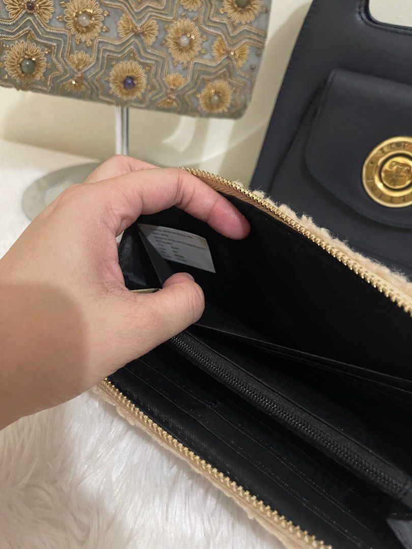 No Boundaries Women's Zip Around Wristlet Wallet 