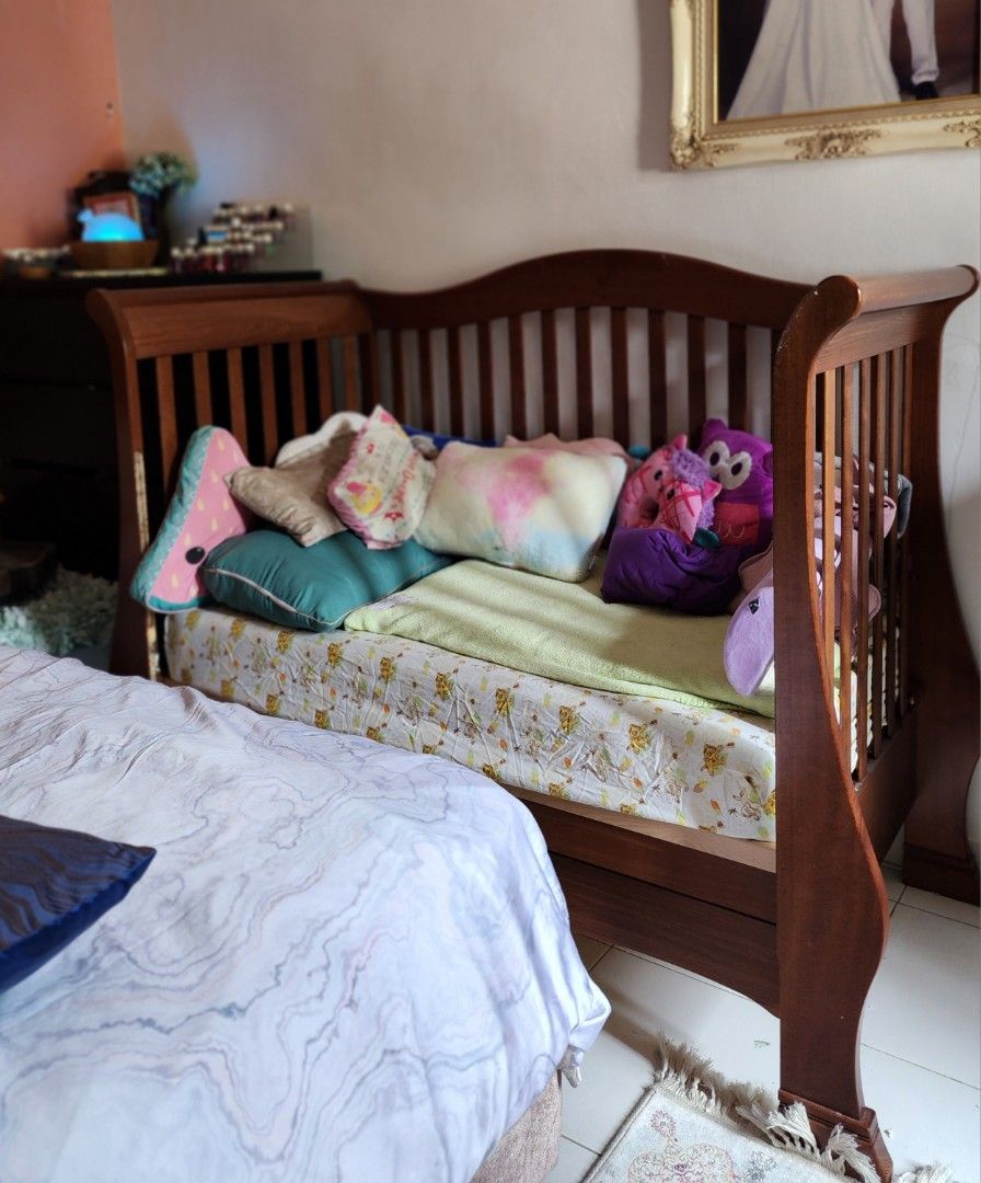 Pali Convertible Baby Cot, Babies & Kids, Baby Nursery & Kids Furniture