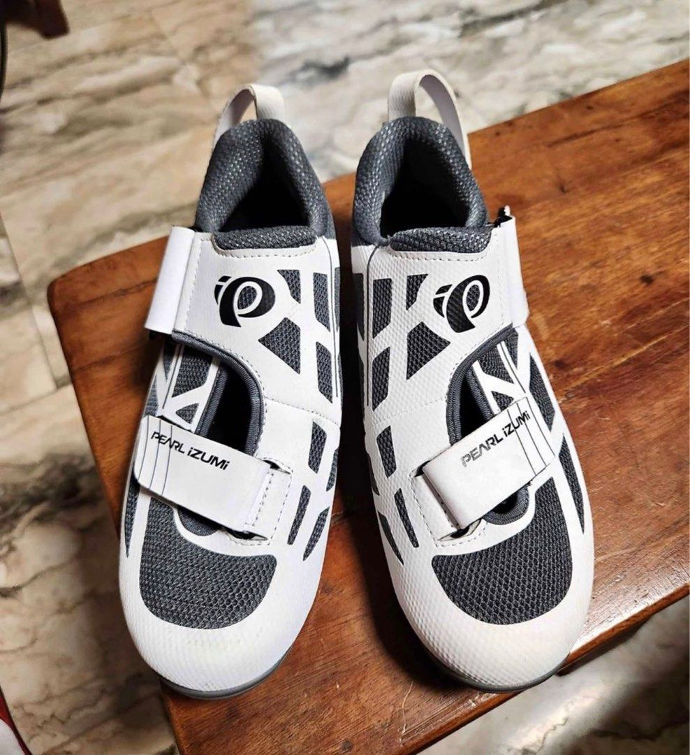 Pearl Izumi Tri Fly V6 cycling shoes Women s Fashion Footwear Sneakers on Carousell