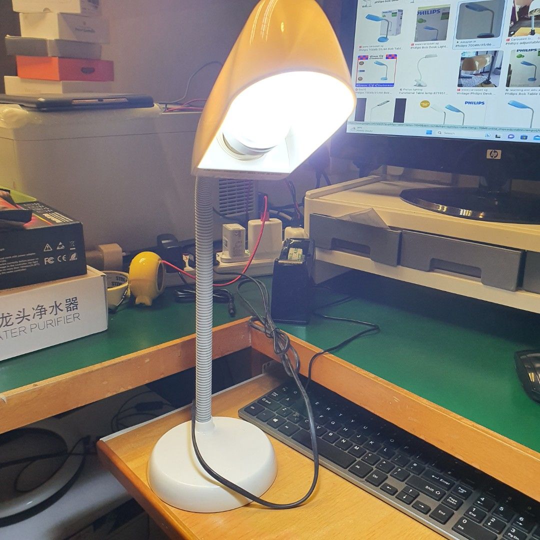 Philips 70049/35/86 Bob Desk Light (clearance sale), Furniture