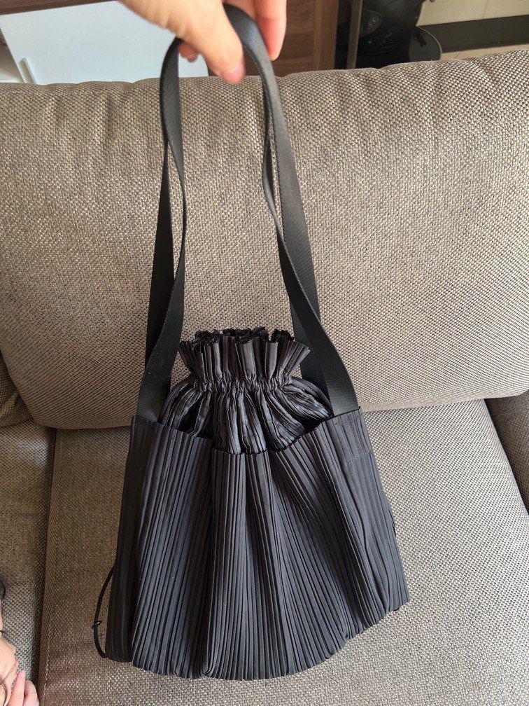 Pleats Please Issey Miyake small black bag, Fesyen Wanita, Tas & Dompet di  Carousell