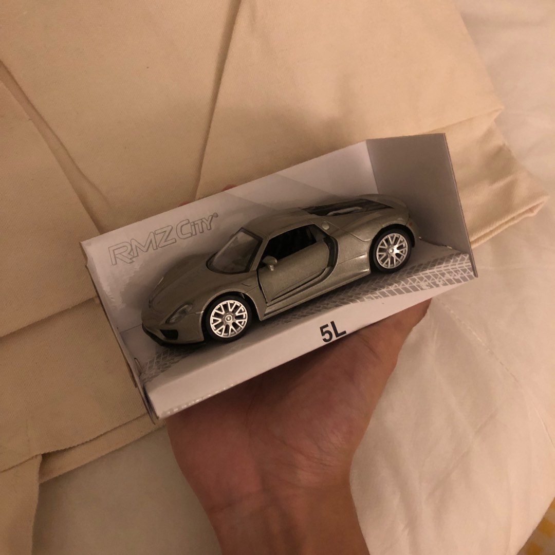 PORSCHE 918 SPYDER Mini Diecast 1:24 Scale Miniature Display Figure Toy