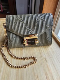 (Category: ) located in . Submitted by corner.closet (Listing ID 1244176413, Image 1). Description: .