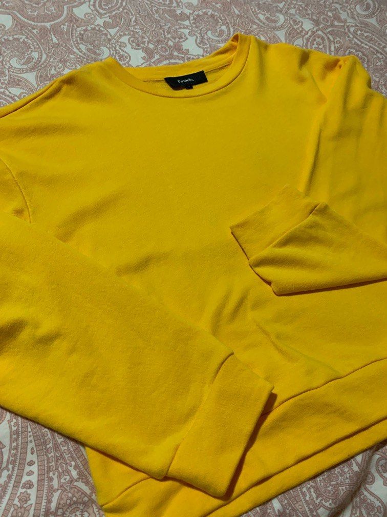 Pullover (Category: Tshirts & Polo Shirts) located in Singapore. Submitted by jupiter.sg (Listing ID 1244196155, Image 3). Description: .