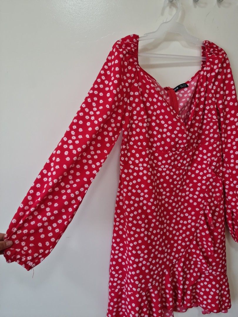Red Floral Dress (Category: Dresses) located in Paranaque City. Submitted by icabelulia (Listing ID 1244118522, Image 2). Description: .