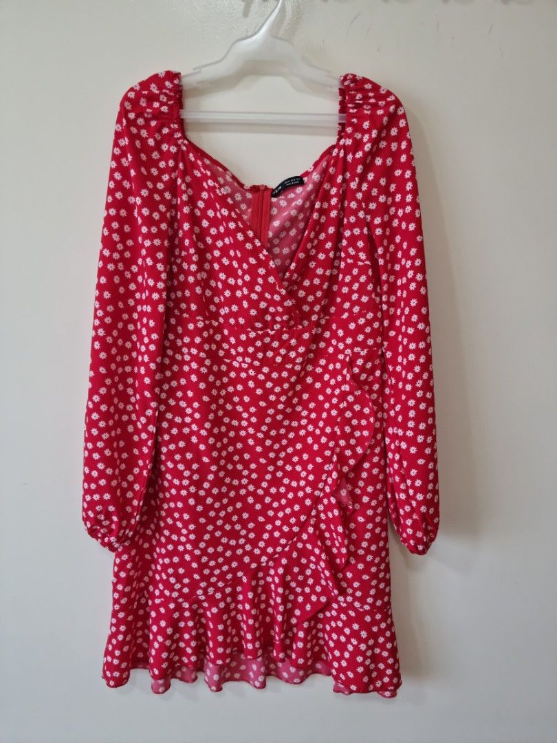 Red Floral Dress (Category: Dresses) located in Paranaque City. Submitted by icabelulia (Listing ID 1244118522, Image 1). Description: .