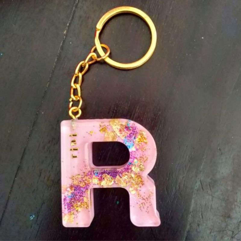 R shop key chain