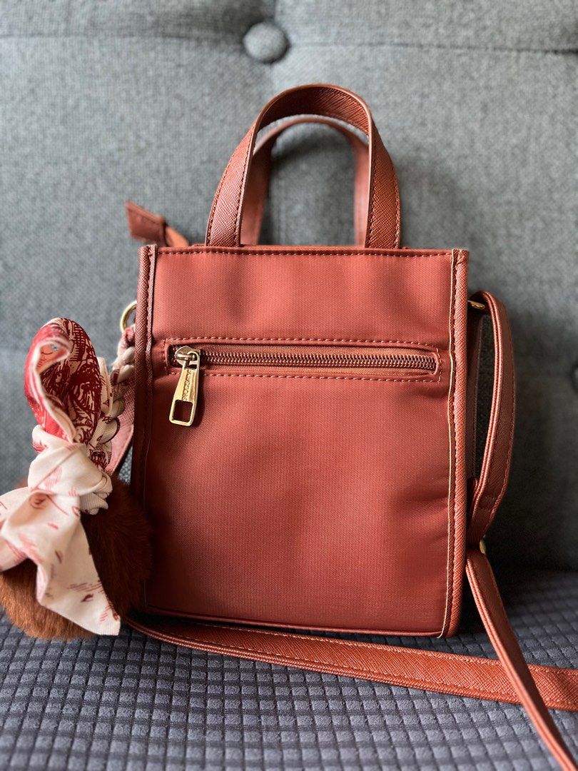 Secosana sling bag (Category: Cross-body Bags) located in Meycauayan. Submitted by berryth1n (Listing ID 1243990050, Image 3). Description: .