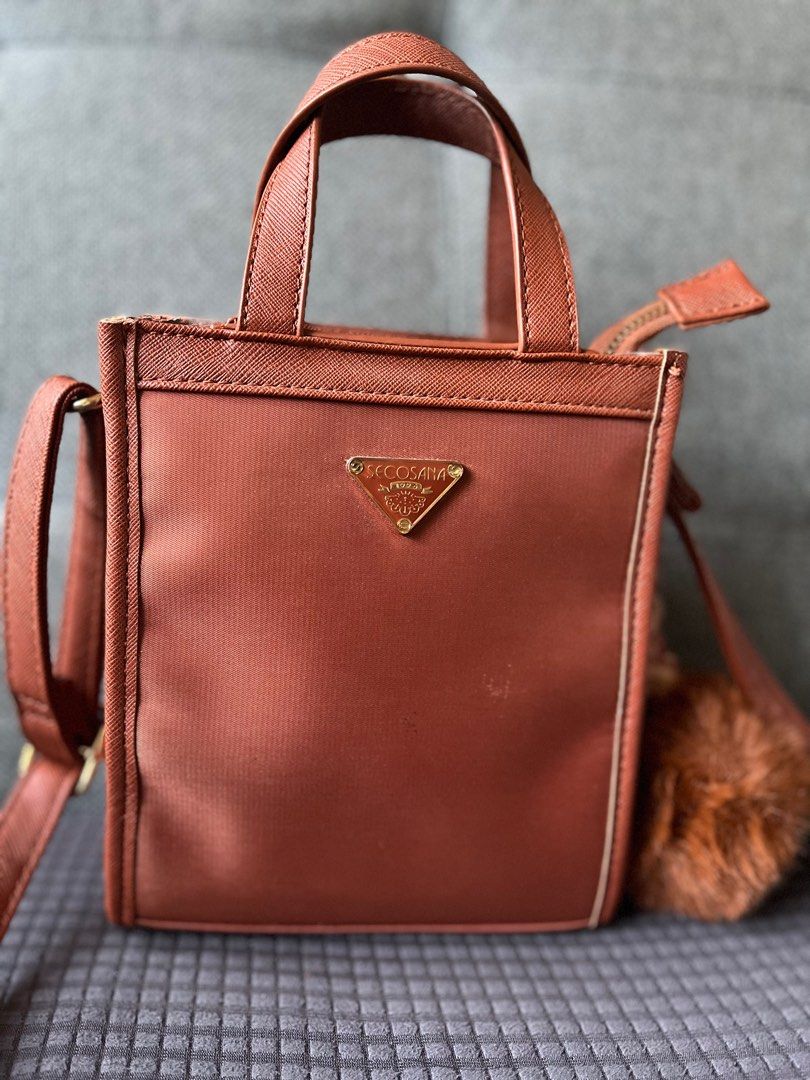 Secosana sling bag (Category: Cross-body Bags) located in Meycauayan. Submitted by berryth1n (Listing ID 1243990050, Image 2). Description: .
