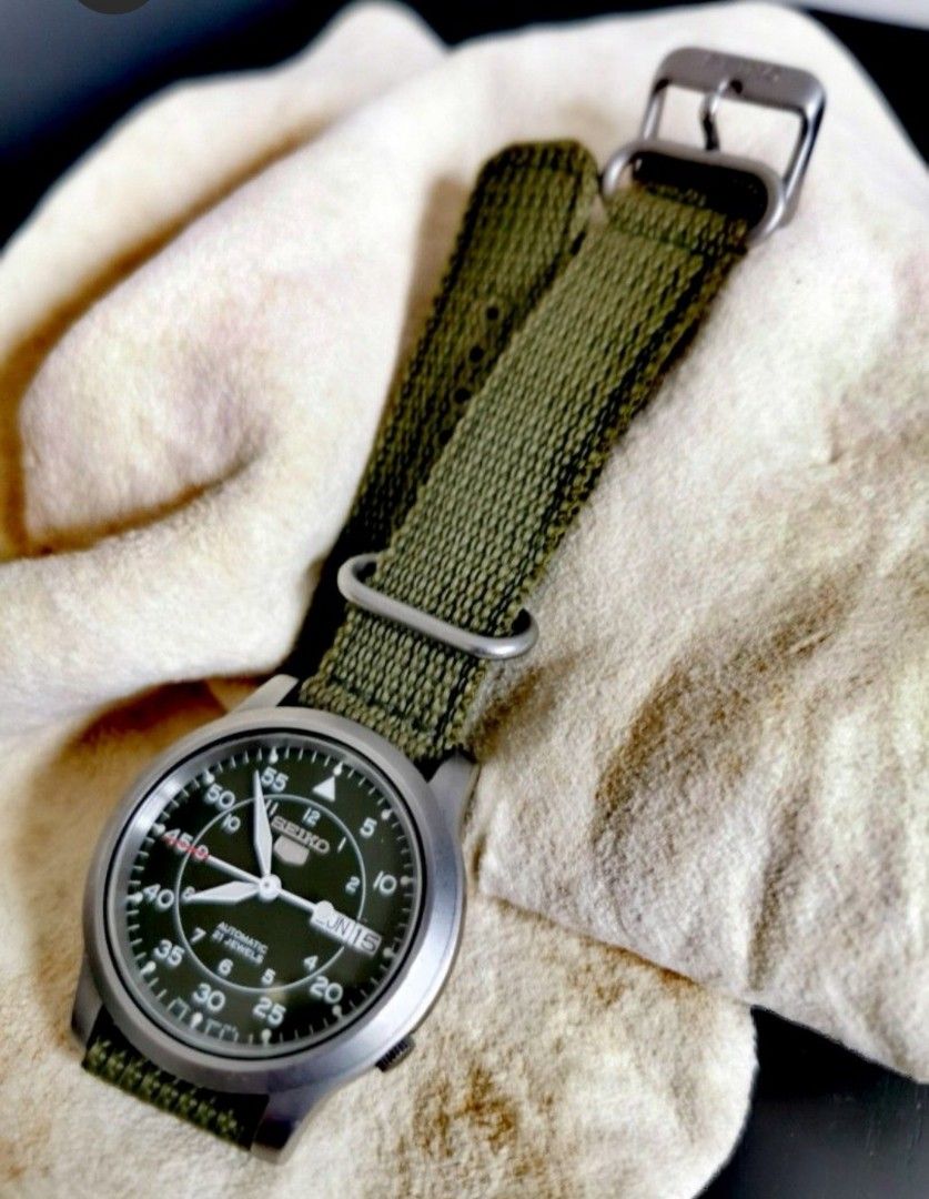 SEIKO 5 7S26 02JO A4 KY Automatic Watch Twenty one Jewels water resistant case diameter 37mm No box no papers there is a little scratch on the