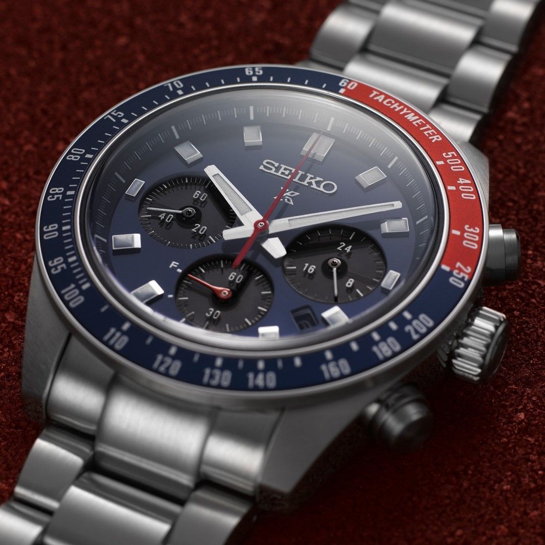 Seiko Speedtimer （分類：手錶）位於 Hong Kong。 由 no.7watch 提交（商品編號 1244098126，圖片 2）。簡介： https://youtu.be/7fG0EM2Yw-Y🎥🎥 精工 PROSPEX SPEEDTIMER 太陽能計時碼表 百事圈🐼 熊貓41mm🐼 口徑編號：V192 機芯類型：太陽能 精度：每月±15秒 動力儲備：運行約。6 個月（充滿電時） 恢復發電顯示功能。 防過充電功能 24 小時指針 配備小秒針 以 1/5 秒為增量計時長達 60 分鐘 日期顯示 錶殼材質：不銹鋼 錶殼尺寸：厚度：13.0 毫米，直徑：41.4 毫米，耳距：45.9 毫米 錶鏡：弧形藍寶石水晶 水晶塗層；內表面抗反射塗層 LumiBrite：指針和索引上的 Lumibrite 表扣：帶按鈕釋放的三折式表扣 手鍊長度：197.0mm 凸耳之間的距離：21mm 防水性：10 巴 磁阻：4,800 A/m 重量：164.0g 測速功能 螺絲底蓋 有原裝盒