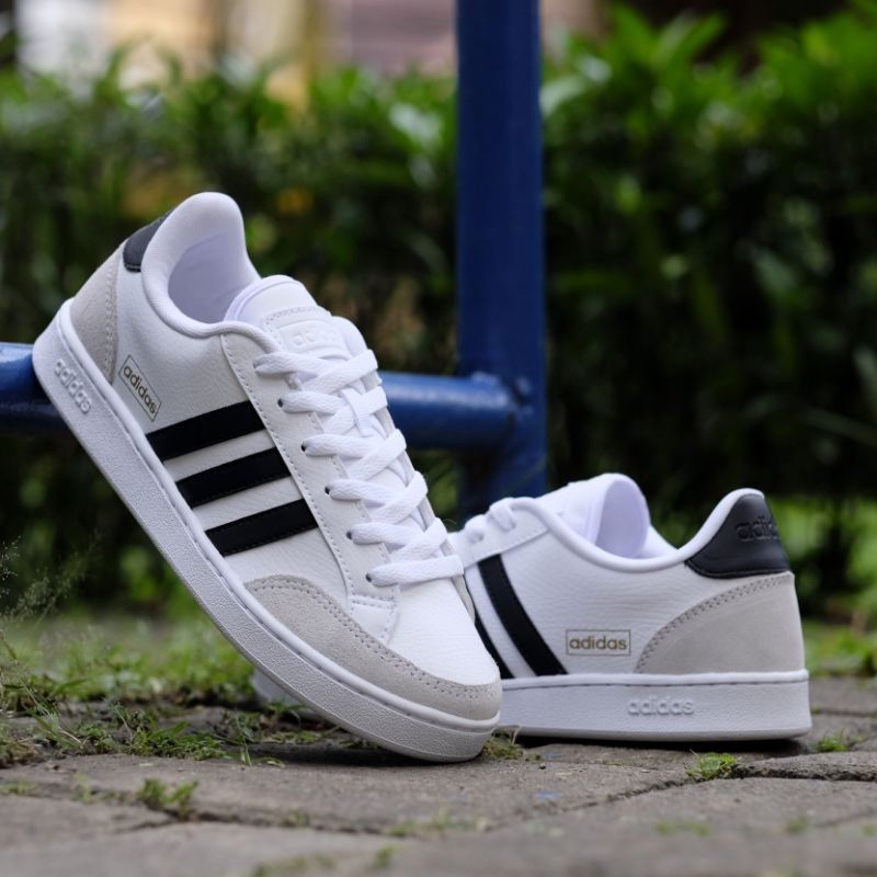 Sepatu sneakers hotsell