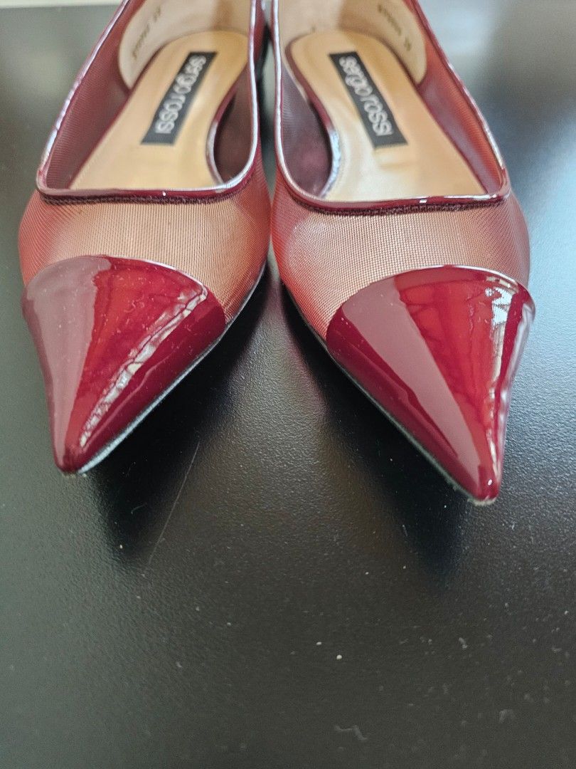 Red pointy toe flats online
