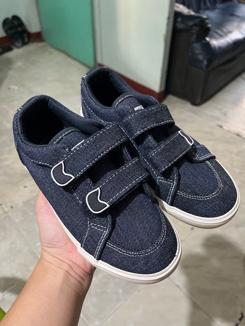 Shoopen Denim Sneakers (Navy Blue) (Category: Babies & Kids Fashion) located in Valenzuela. Submitted by hey_sera (Listing ID 1244271872, Image 1). Description: Shoopen Denim Sneakers (Navy Blue) 19cm.