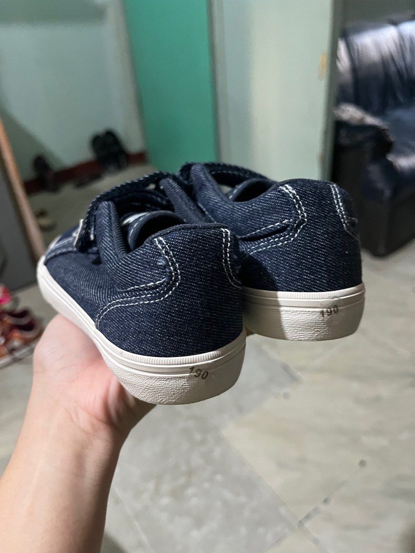 Shoopen Denim Sneakers (Navy Blue) (Category: Babies & Kids Fashion) located in Valenzuela. Submitted by hey_sera (Listing ID 1244271872, Image 3). Description: Shoopen Denim Sneakers (Navy Blue) 19cm.