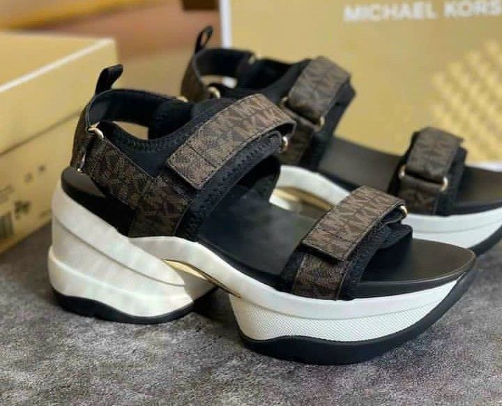 SIZE 36 39 PREORDER MICHAEL KORS RUBBER SANDALS 1111