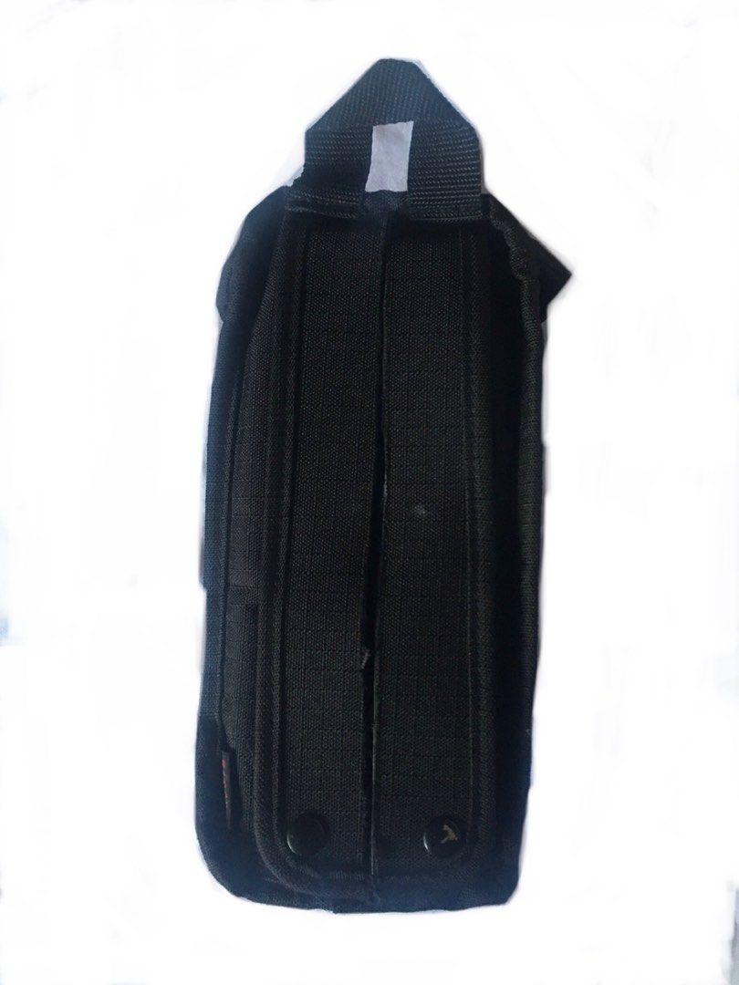 Tamrac 1999 XLarge Lens case (Category: Camera Bags & Carriers) located in Taguig. Submitted by Saint22 (Listing ID 1244118782, Image 3). Description: Used Tamrac 1999 XLarge Lens case, foam padded zip top, compatible with lenses UP to 8.5 inches long with a filter size of 77mm, issue the attachment at the back is cut divided into two in order to be attached to a Molle vest. Tamrac code MX 5379.