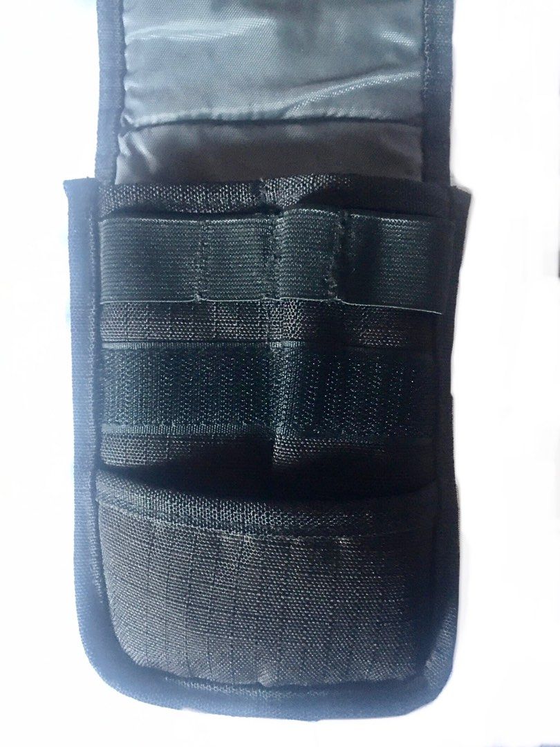 Tamrac super utility pocket (SAS) (Category: Camera Bags & Carriers) located in Taguig. Submitted by Saint22 (Listing ID 1244112189, Image 3). Description: Used Tamrac super utility pocket, very Good condition, handy little kit for the Strap Accessory System (SAS). Tamrac code MX S5366..
