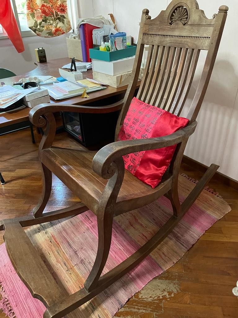 Antique Rocking Chair (GEC) F1007 Antique Rocking Chair (GEC) F1007
