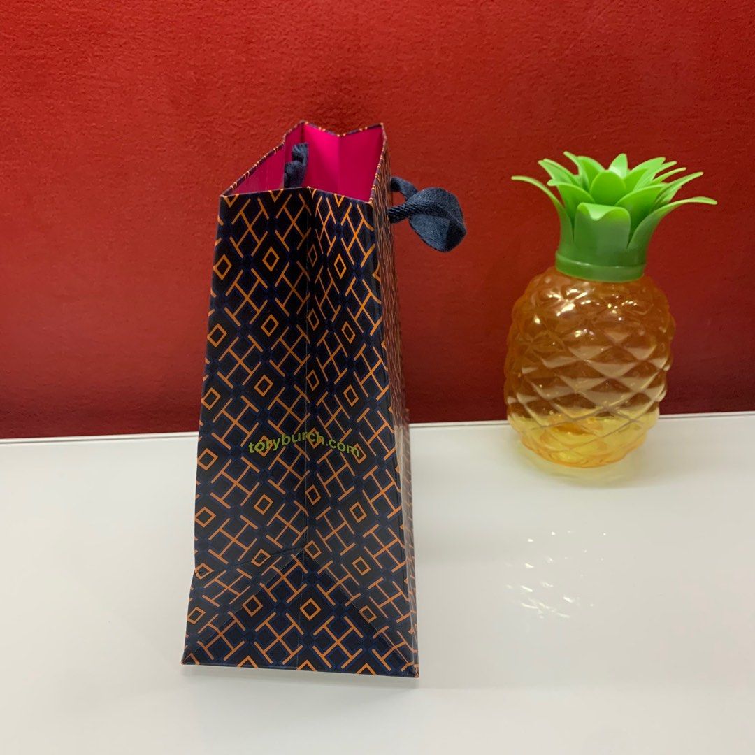 Tory Burch Small Paperbag (Category: Luxury Bags & Wallets) located in Manila. Submitted by coolandchic (Listing ID 1244227663, Image 2). Description: .