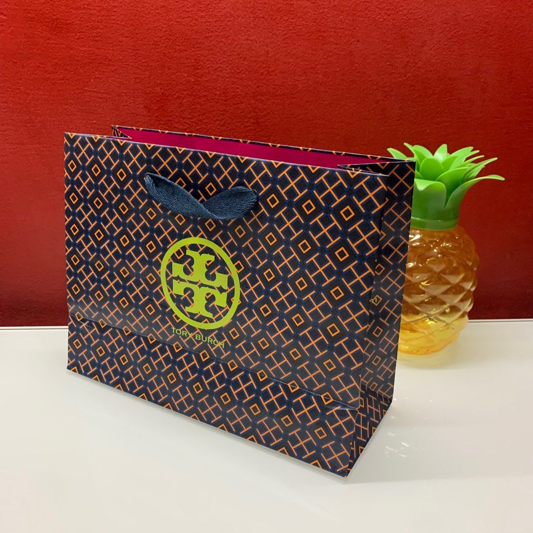 Tory Burch Small Paperbag (Category: Luxury Bags & Wallets) located in Manila. Submitted by coolandchic (Listing ID 1244227663, Image 1). Description: .