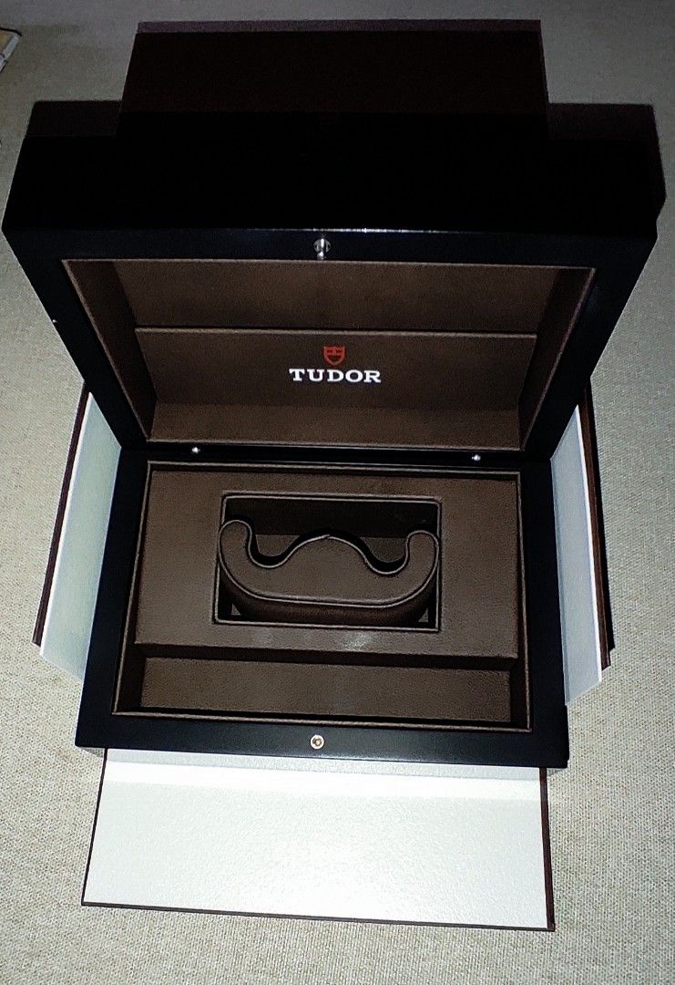 Tudor watch box clearance