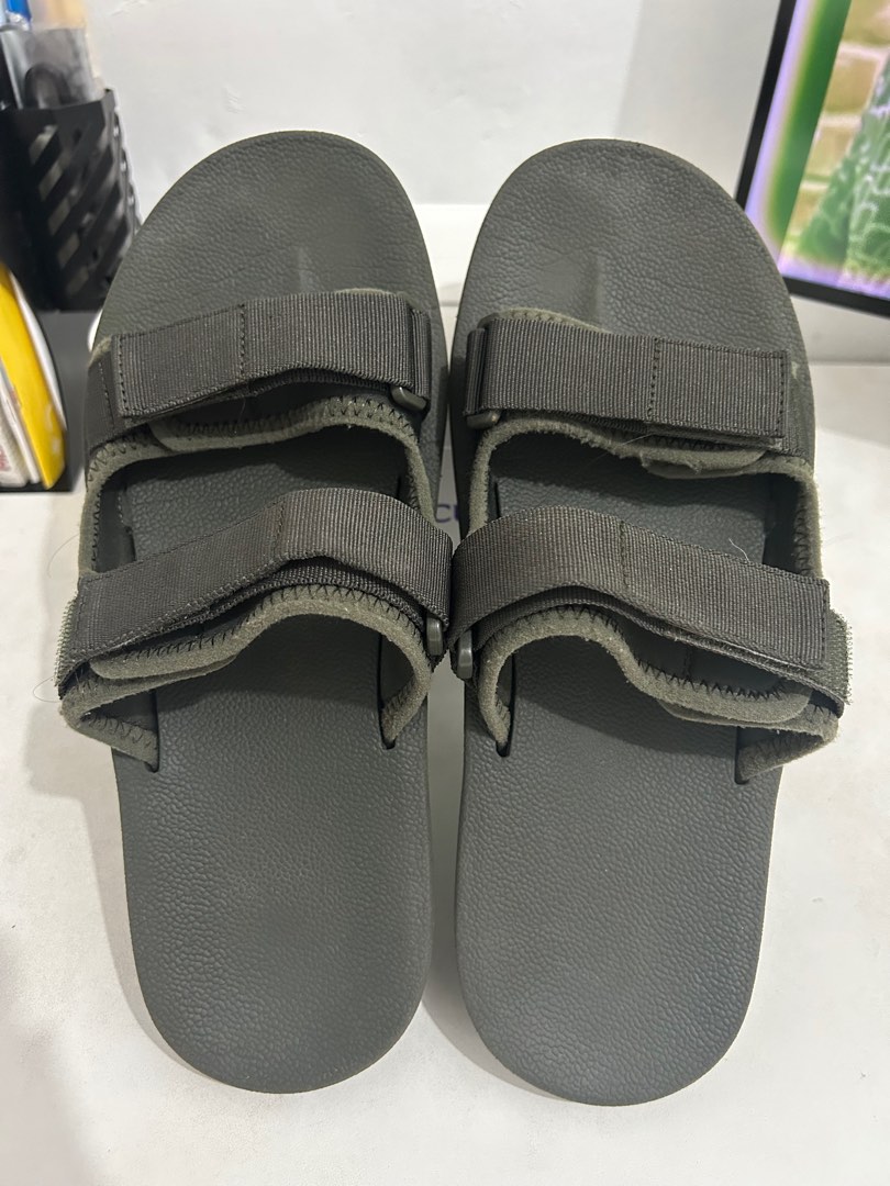 Uniqlo sandals on Carousell