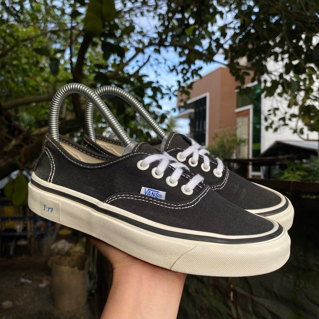 VANS AUTHENTIC STYLE 44 Women s Fashion Footwear Sneakers on