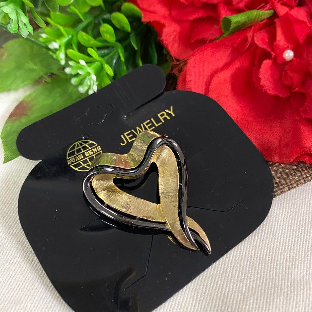Vintage best sale heart brooch