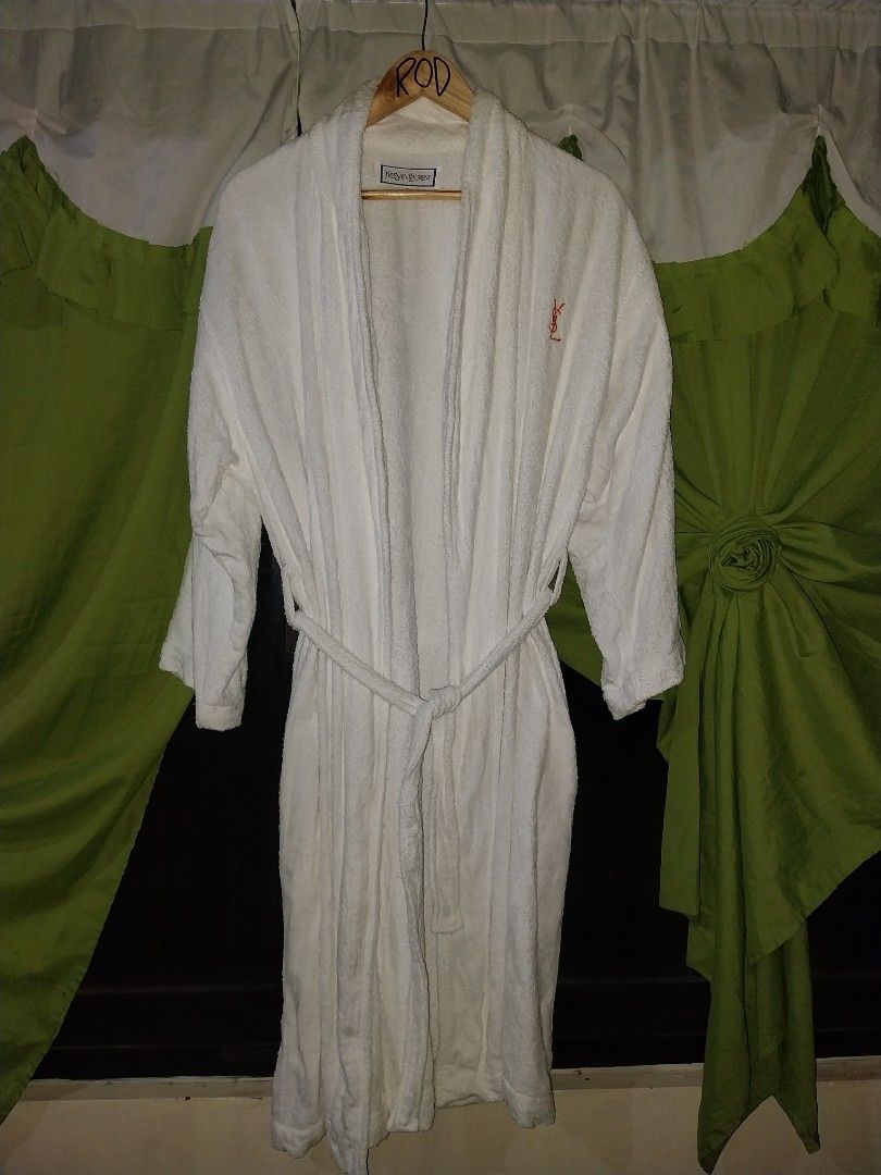 Vintage YSL bathrobe (Category: Activewear) located in Caloocan City. Submitted by rodjean0814-25739 (Listing ID 1244226687, Image 1). Description: excellent-as new with some stains with pockets medium on tag.